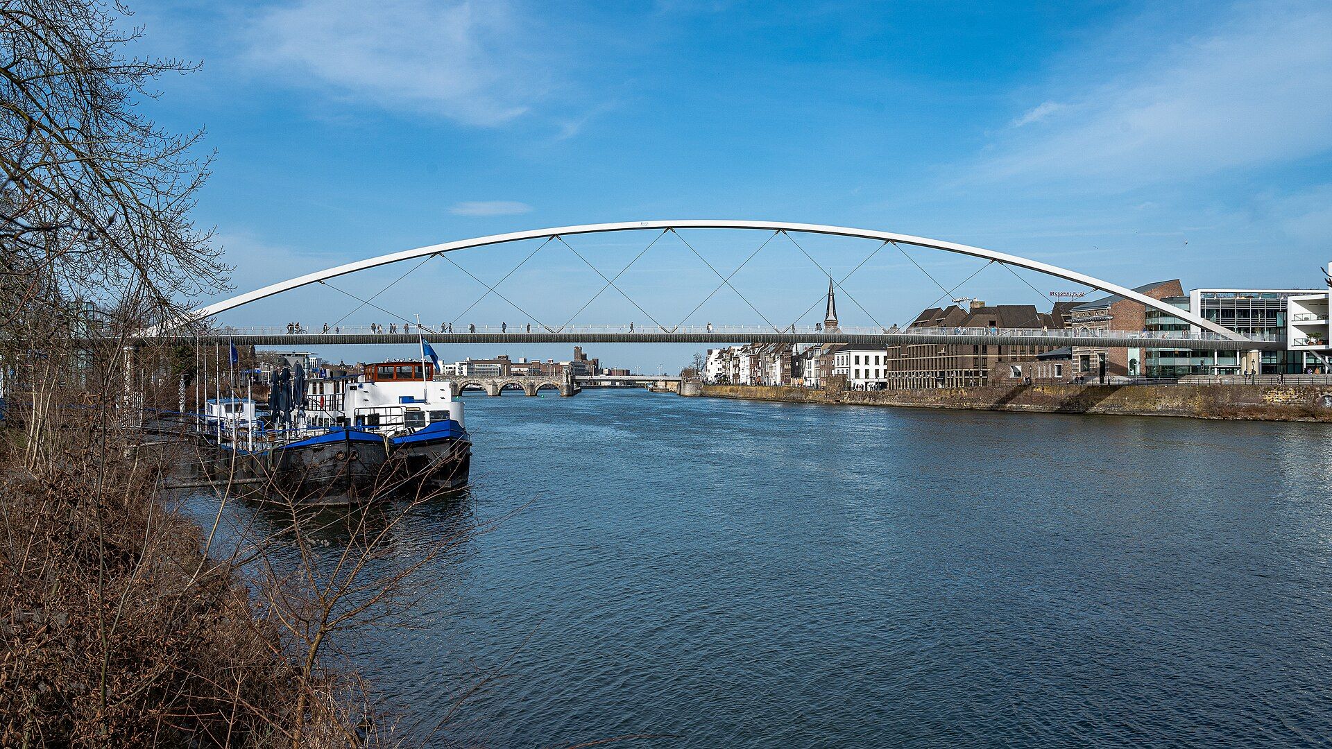 The Hoge Brug and Sint Servaasbrug crossing the river Maas in Maastricht, with the old city on the west bank