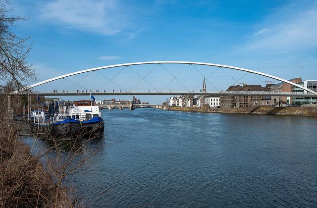 The Hoge Brug and Sint Servaasbrug crossing the river Maas in Maastricht, with the old city on the west bank