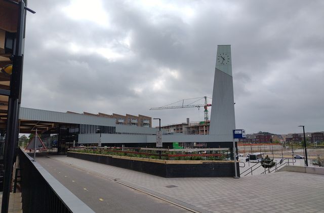 The new Ede-Wageningen railway station and its forecourt, opened in 2024