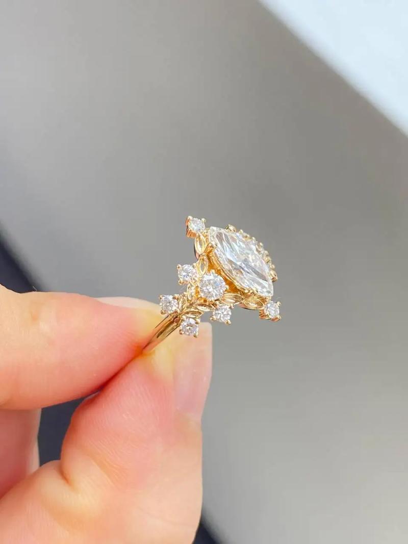 Gold-diamond Ring
