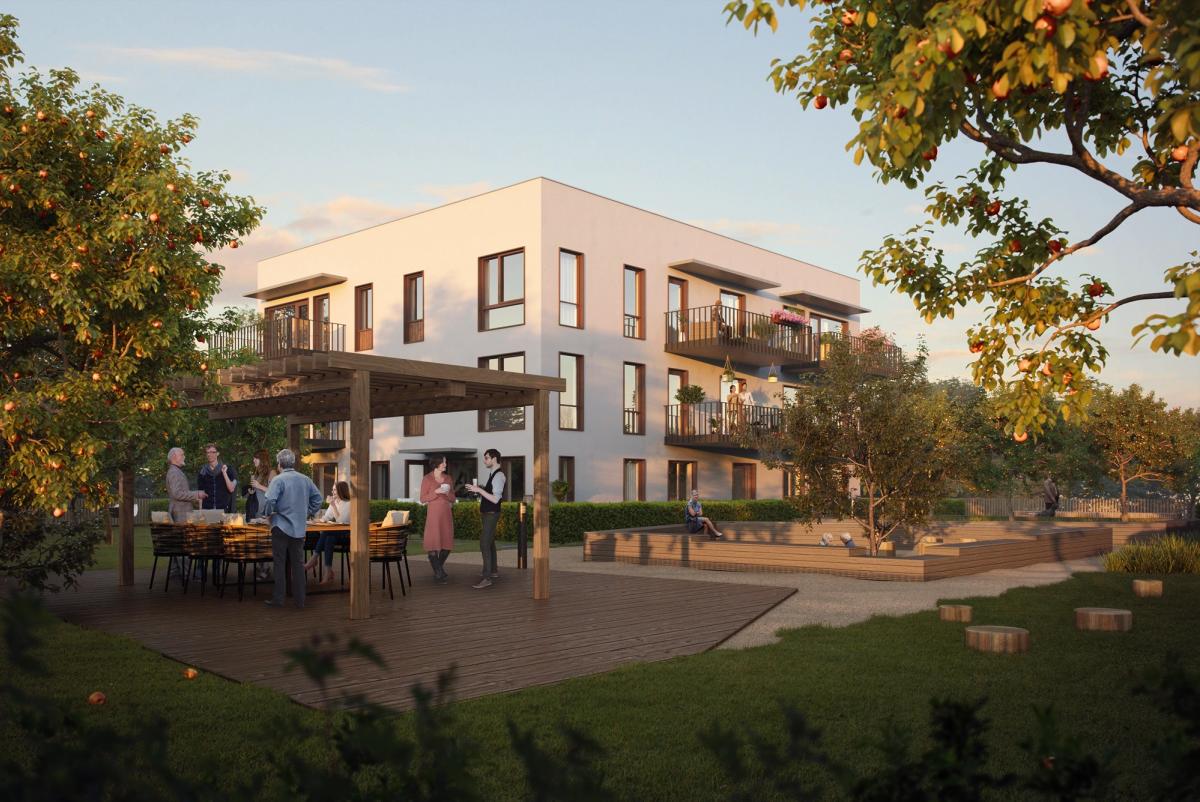 Visualisering av møteplass. Mennesker under en pergola. med boligprosjektet i bakgrunn. Fasadene har vinduer i ulike formater, lys pussfasade.