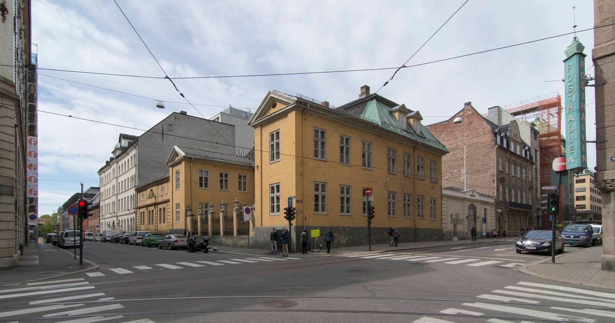 Gatefoto av Tollbugata 10 tatt fra gateplan.
