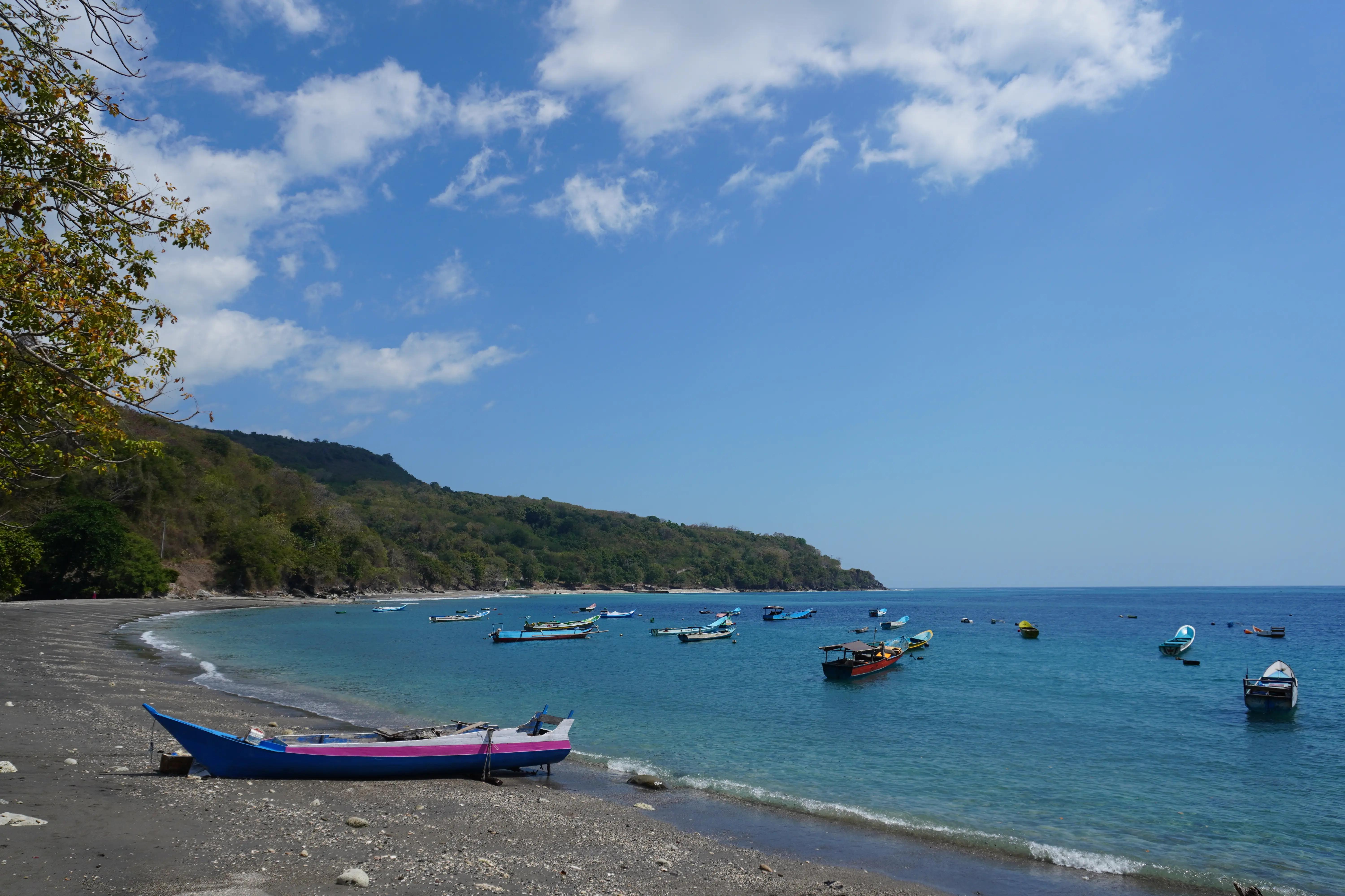 Pasir Putih dengan Karakter Tersendiri