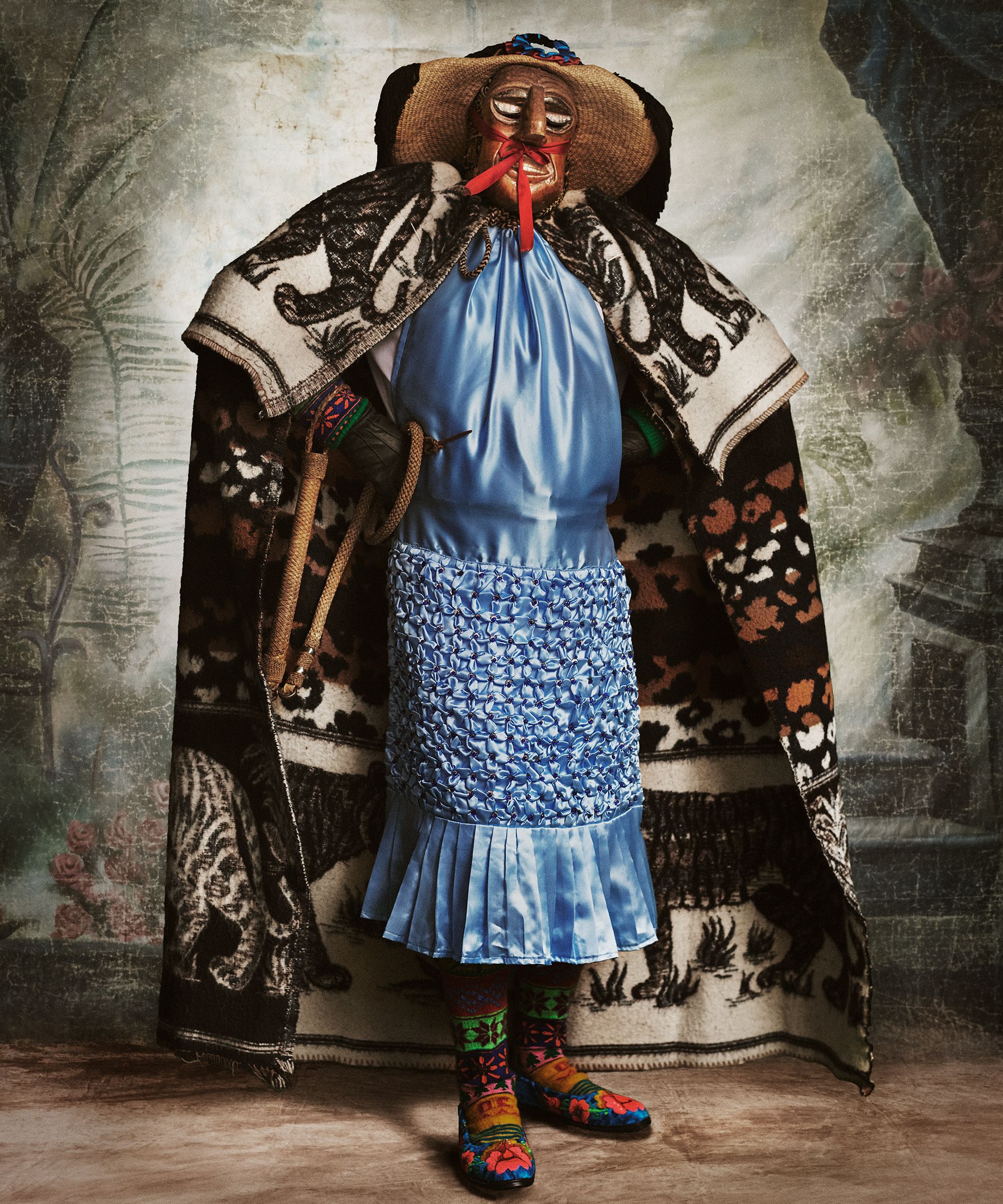 "Alta Moda", traditional costumes from Peru
MORE ABOUT THE SERIES 