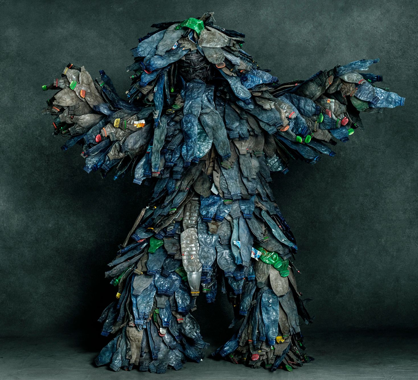 KINACT: MARIO TESTINO ENCOUNTERS THE LIVING SCULPTURES OF KINSHASA