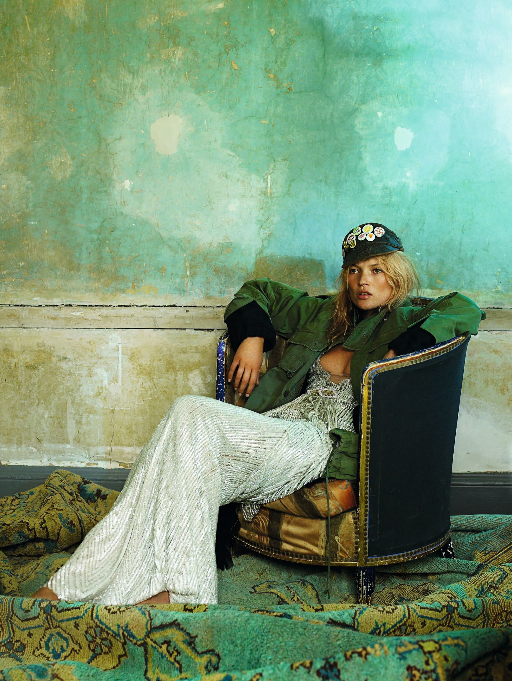 KATE MOSS BY MARIO TESTINO, BRITISH VOGUE, 2008 - ESSENCE AND ELEGANCE