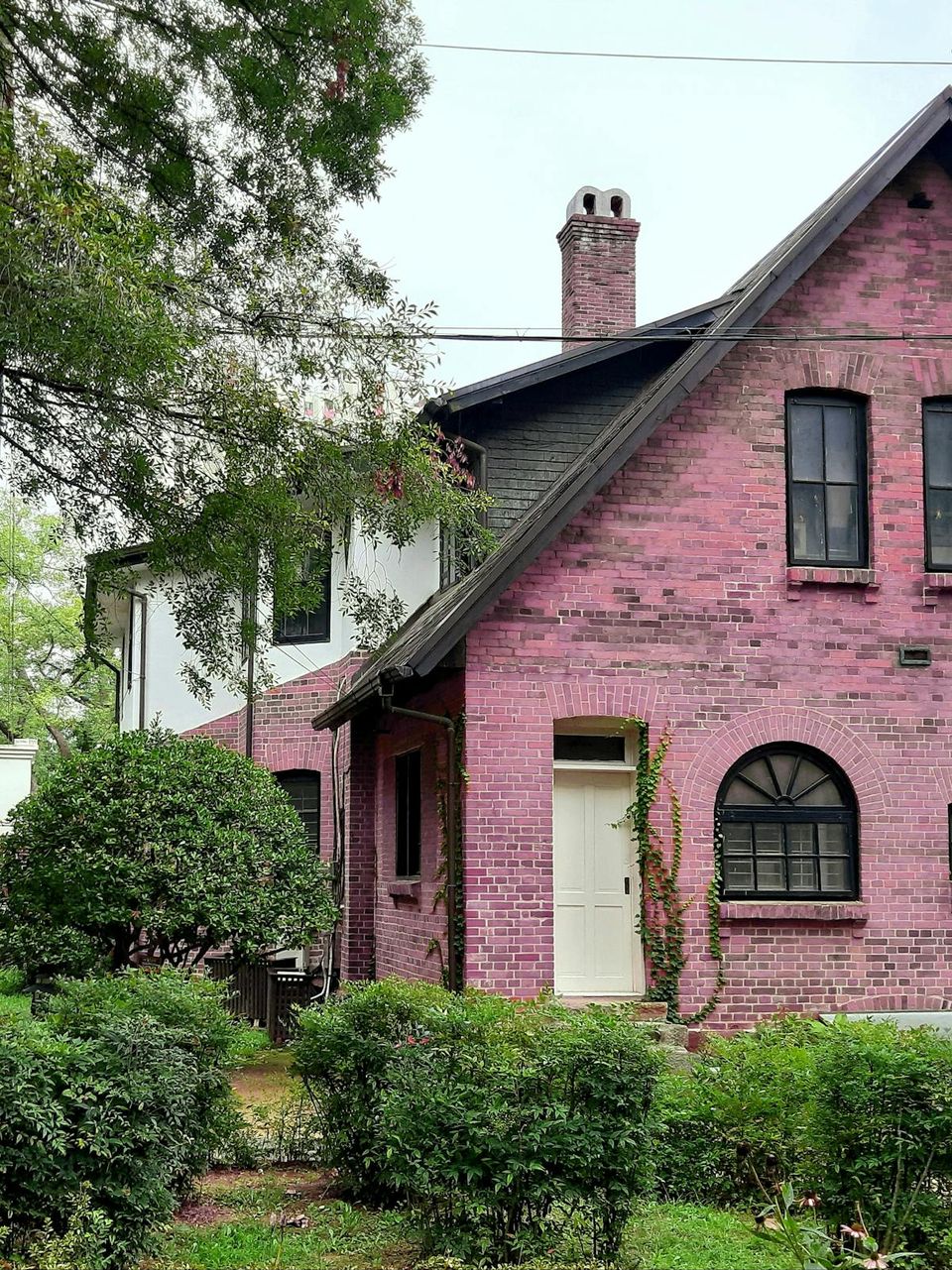 Chimney components diagram showing cap, crown, flue liner, damper, and firebox with inspection points