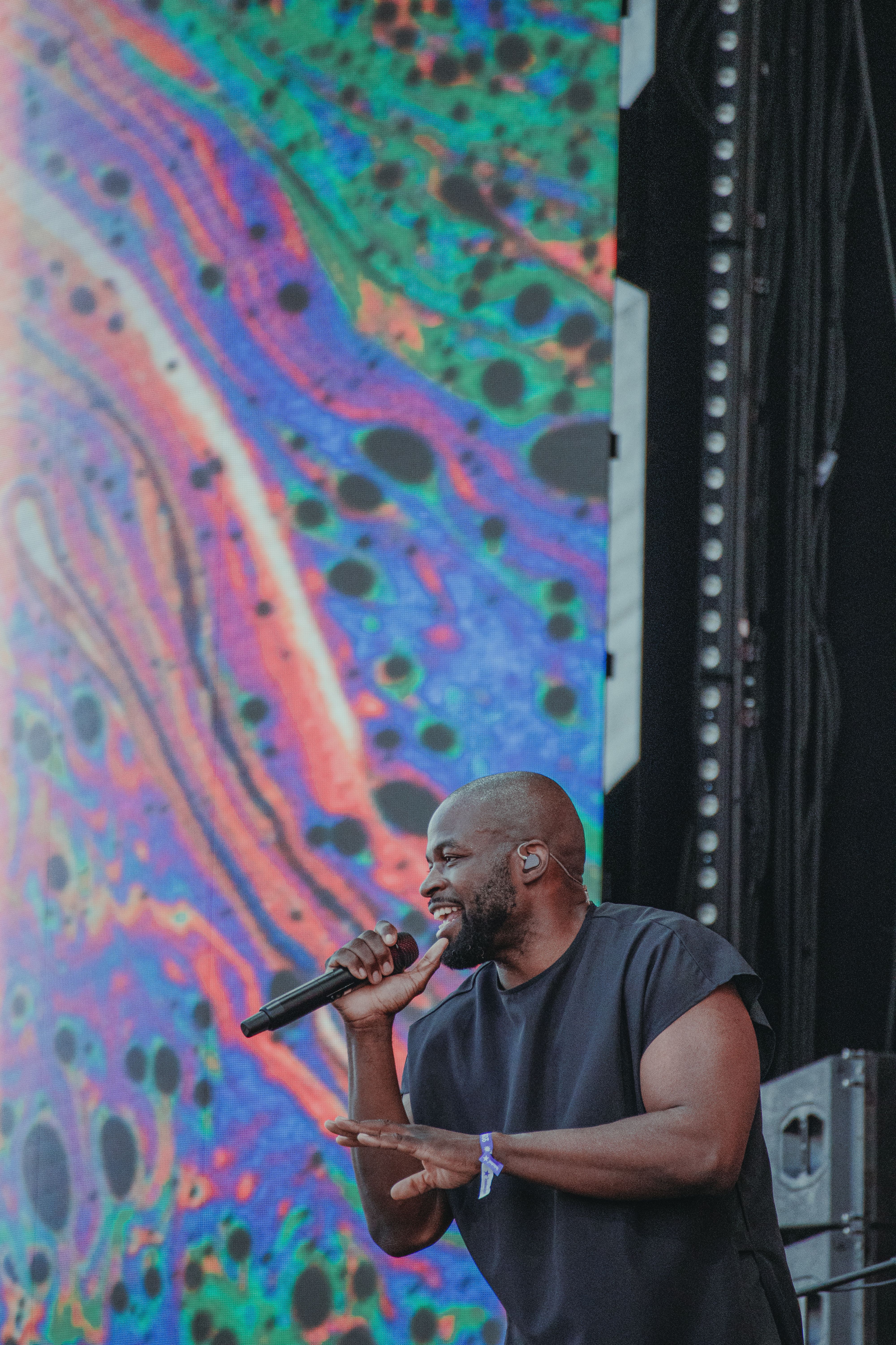 Йессе Маркин (Jesse Markinin esiintyy lavalla)