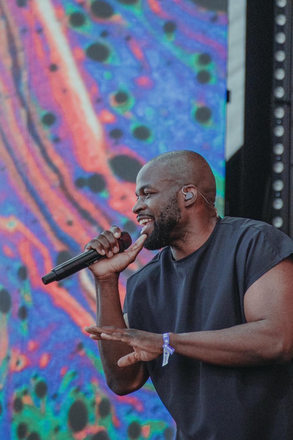 Йессе Маркин (Jesse Markinin esiintyy lavalla)