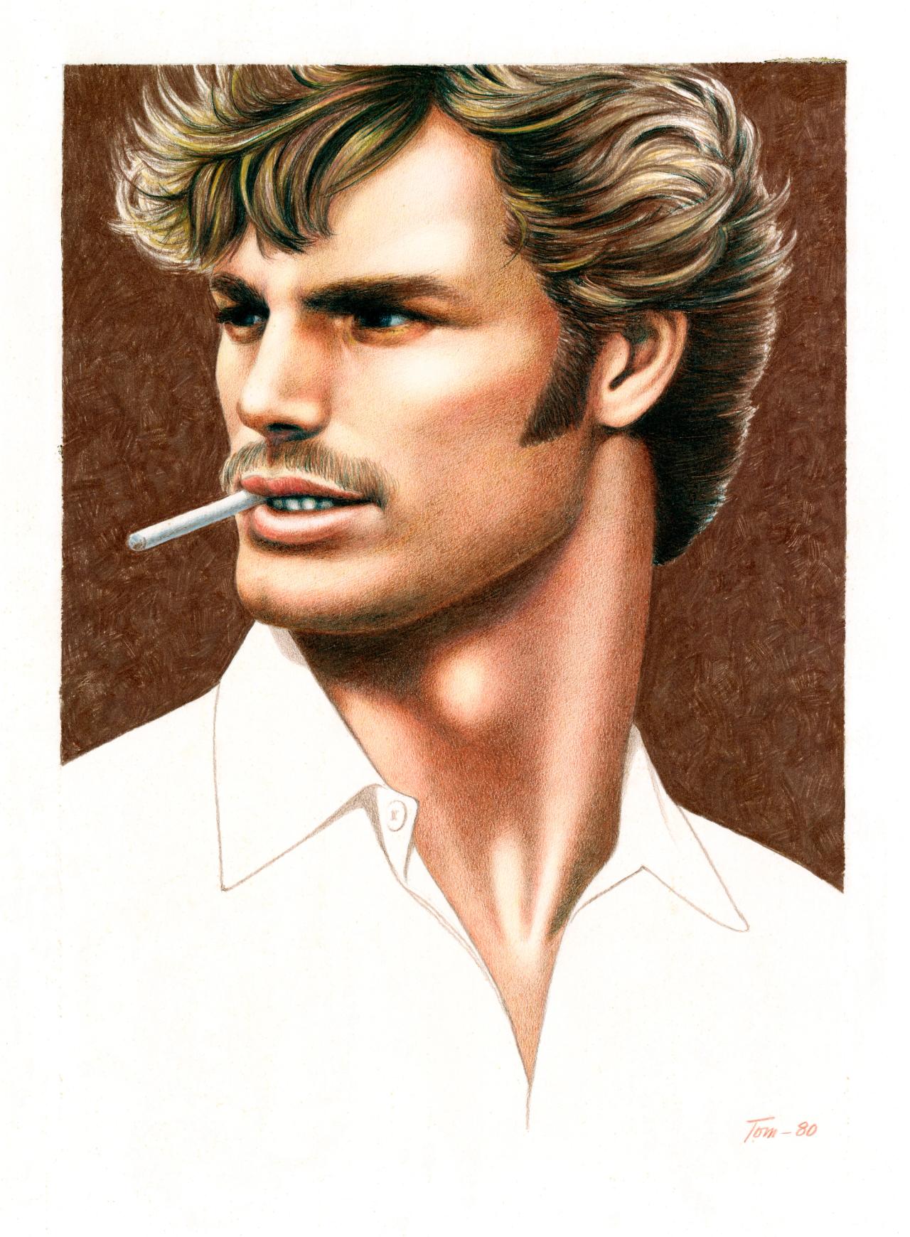 Kuva Tom of Finland -teoksesta jossa on vaaleantukkainen mies tupakka suussa ja katse vasemmalle