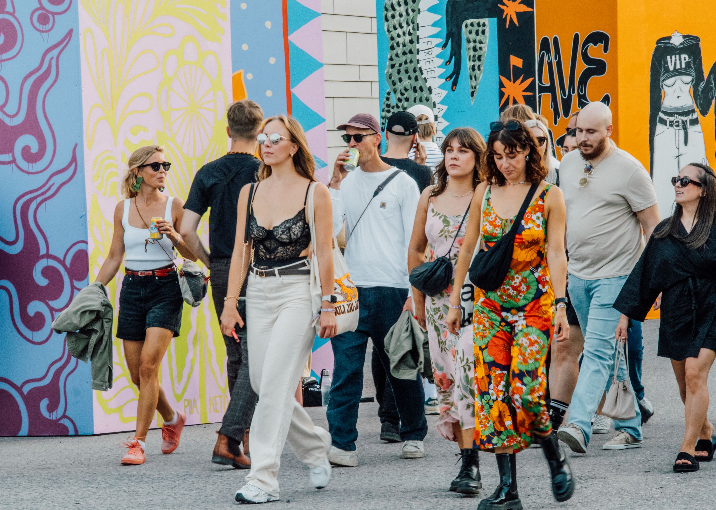 Ihmisiä Flow-festivaalilla Helsingissä