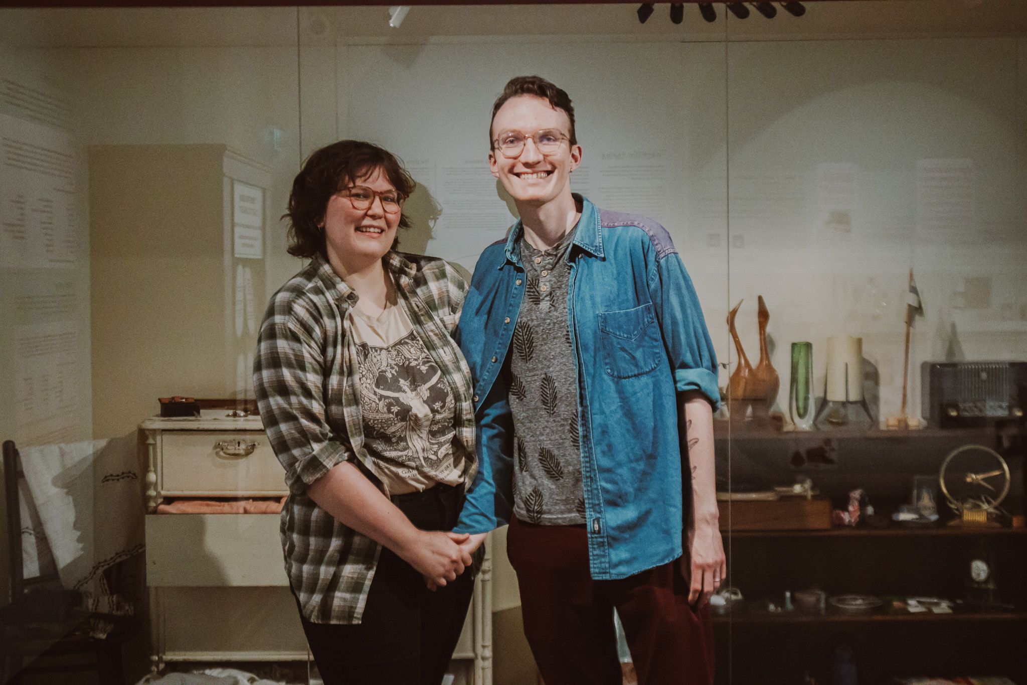 Женщина и мужчина в Городском музее Хельсинки (Nainen ja mies Helsingin kaupunginmuseossa)