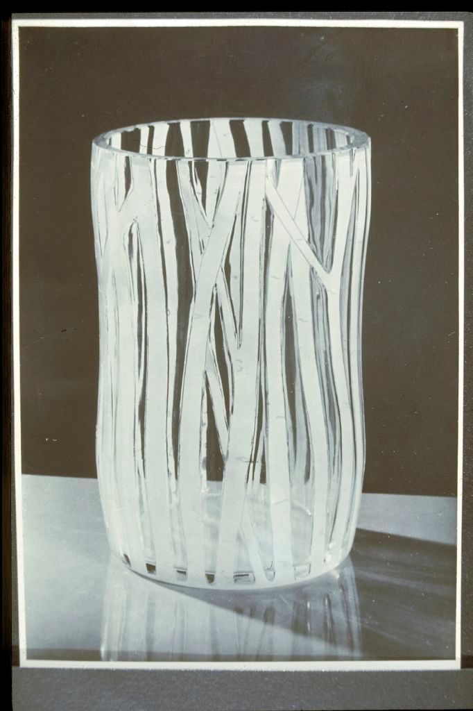 Kuvassa Gunnel Nymanin suunnittelema Kovikko-maljakko