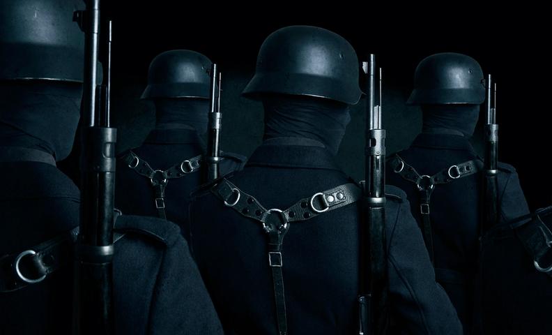 Работа Юхо Арвида Хелминена из серии "Невидимая империя" (Juha Arvid Helmisen Invisible empire -näyttelyn teos)