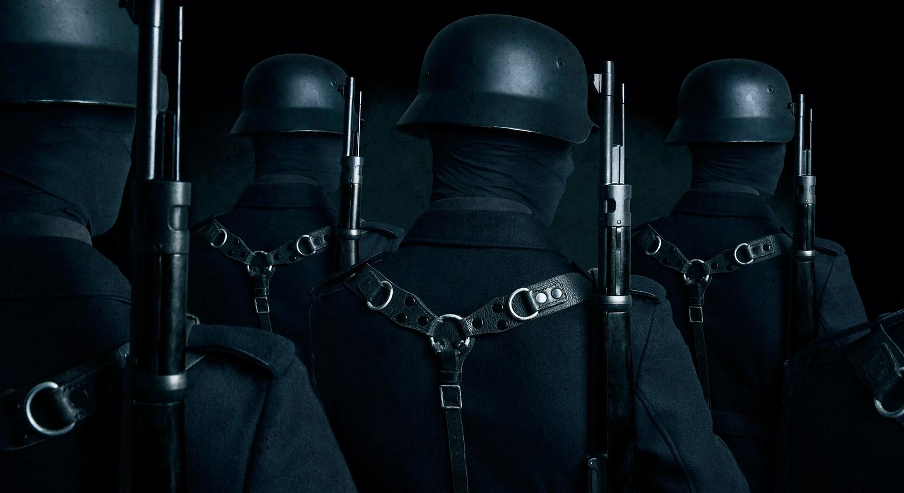 Работа Юхо Арвида Хелминена из серии "Невидимая империя" (Juha Arvid Helmisen Invisible empire -näyttelyn teos)