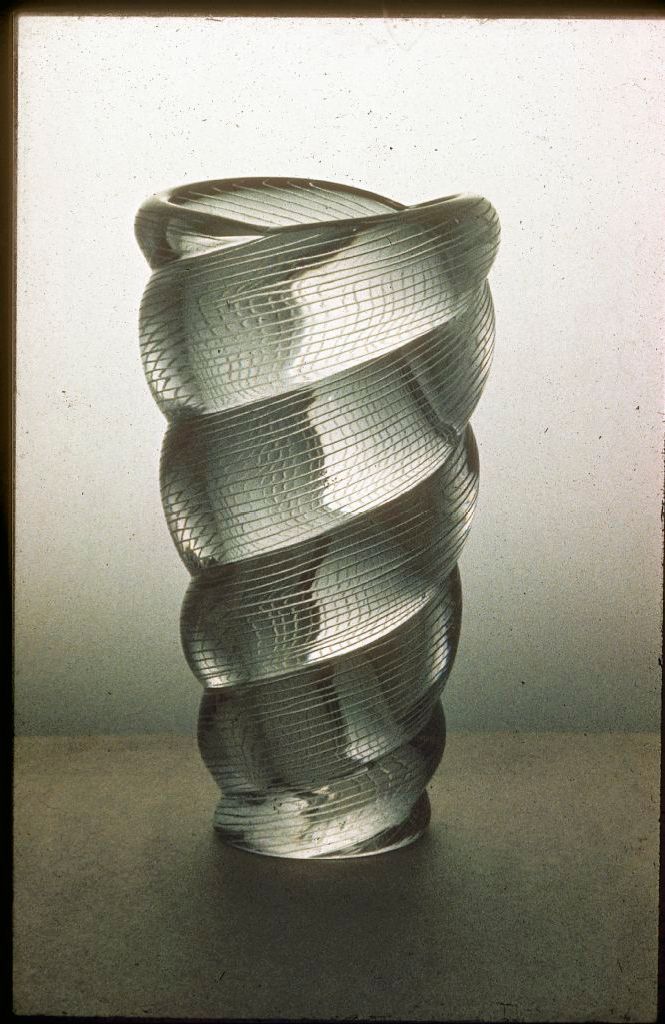 Kuvassa Gunnel Nymanin suunnittelema Barokki-maljakko