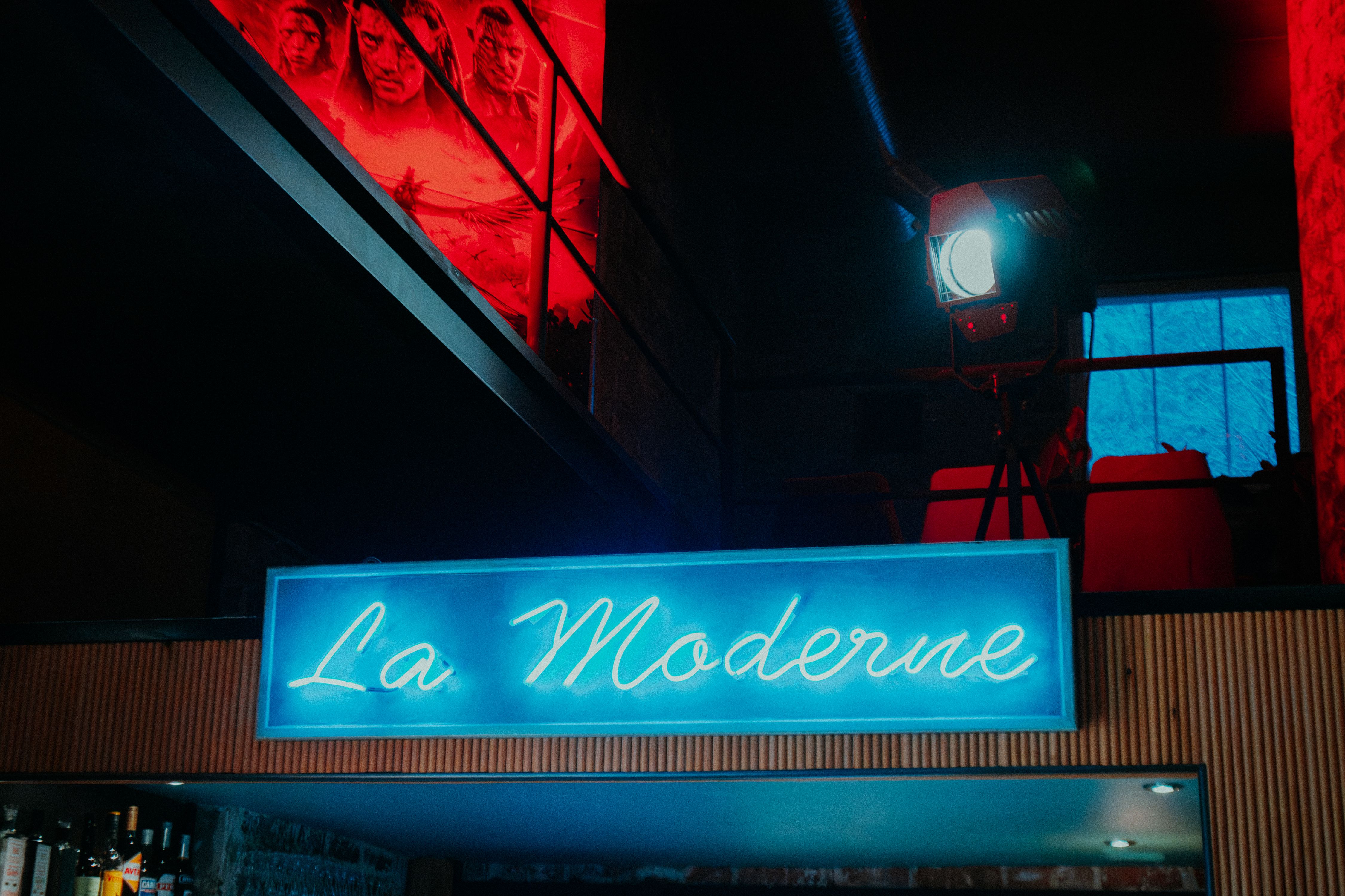 Вывеска "Ла Модерн" (La Moderne -kyltti)