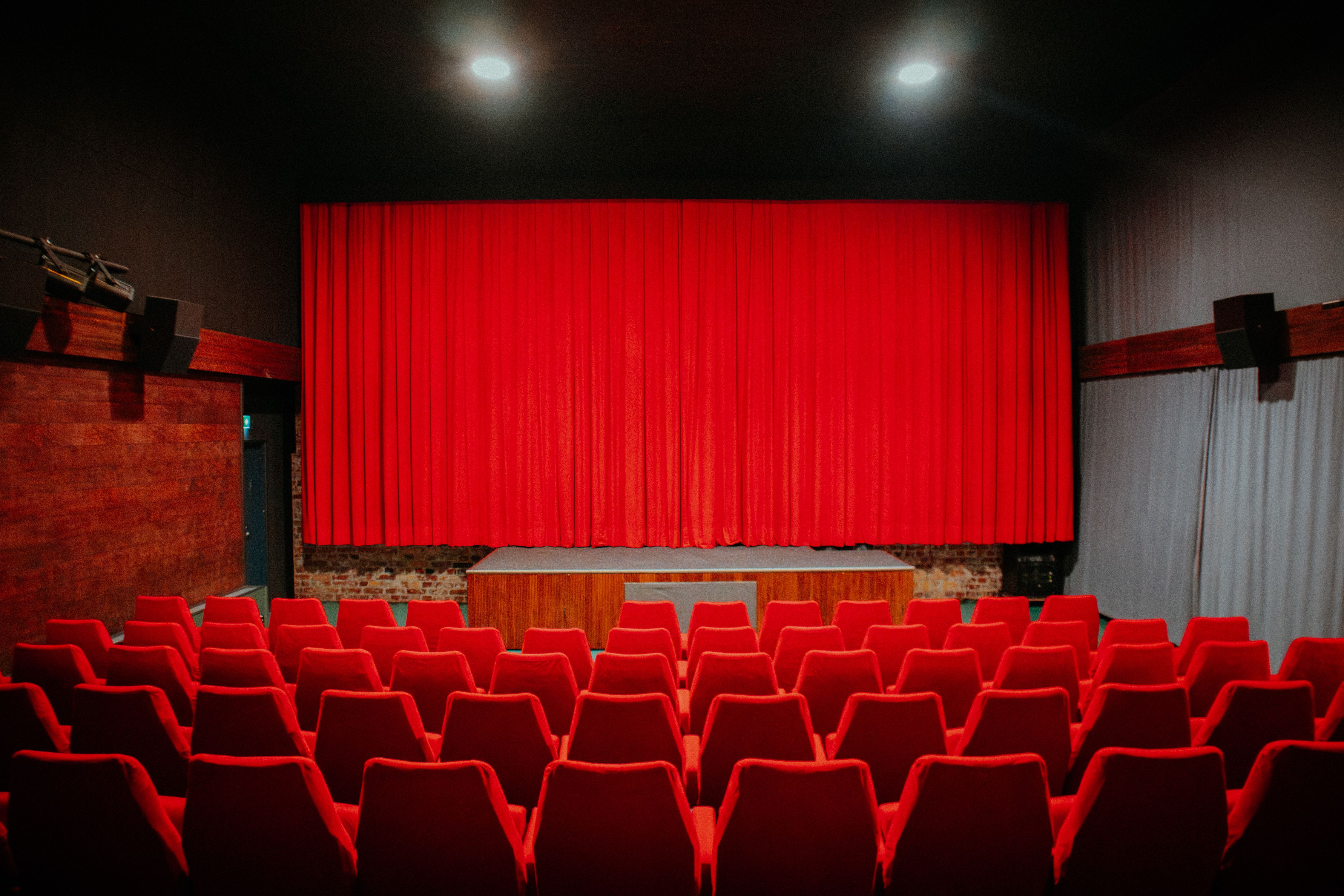 Фотография зала кинотеатра (Elokuvateatterin katsomo)