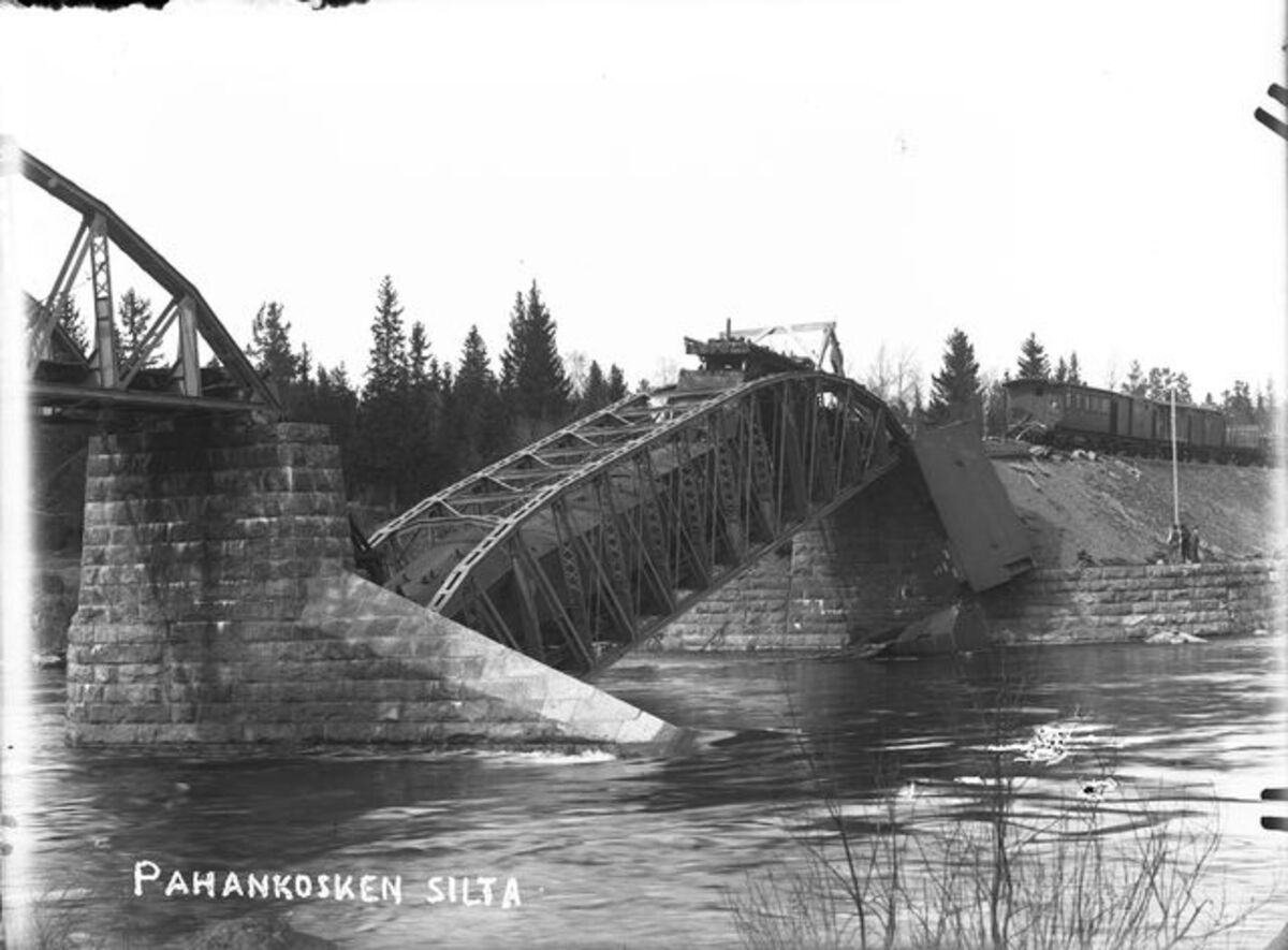 Pahakosken rautatiesilta 1918