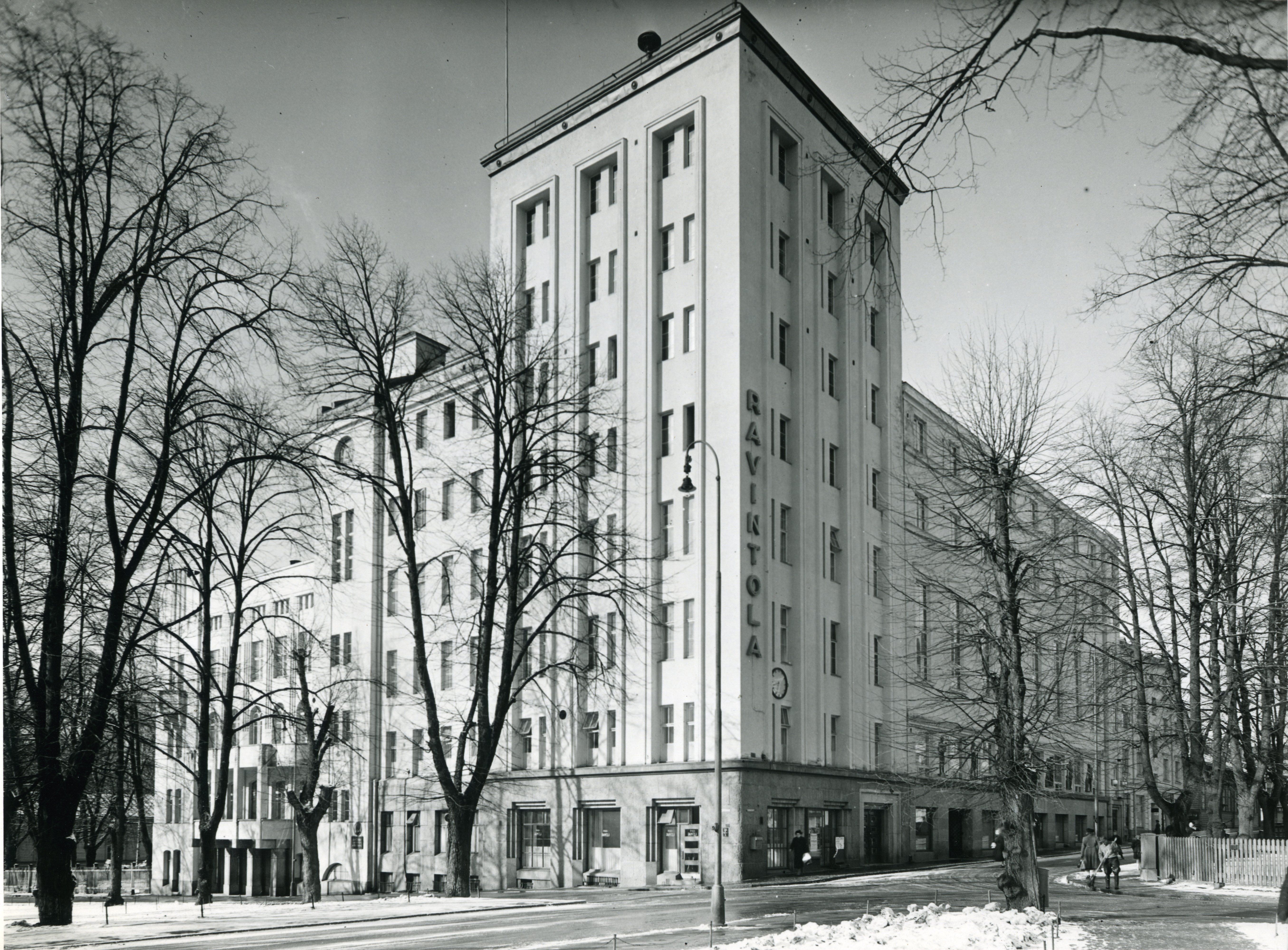 Mustavalkoinen kuva Tampereen Työväenyhdistyksen työväentalosta