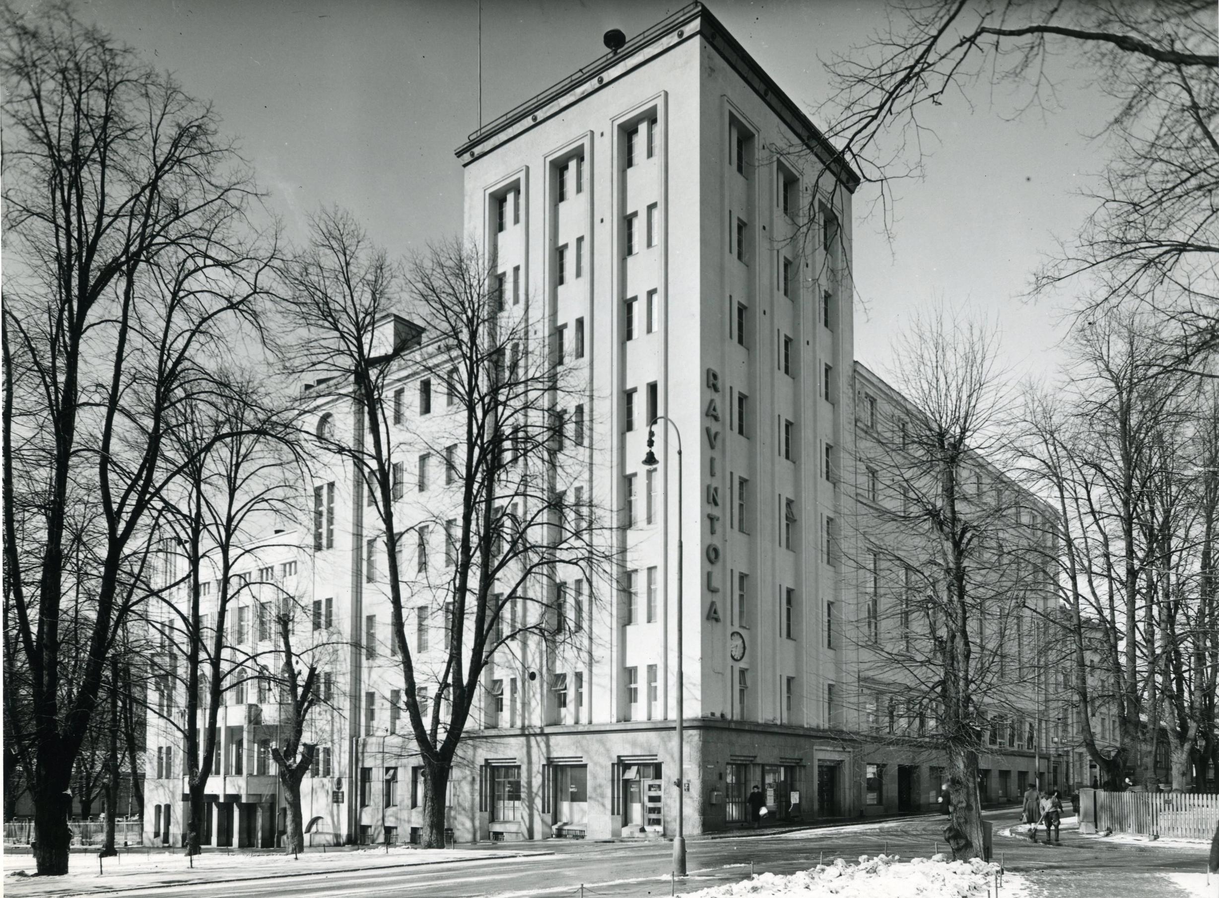 Mustavalkoinen kuva Tampereen Työväenyhdistyksen työväentalosta