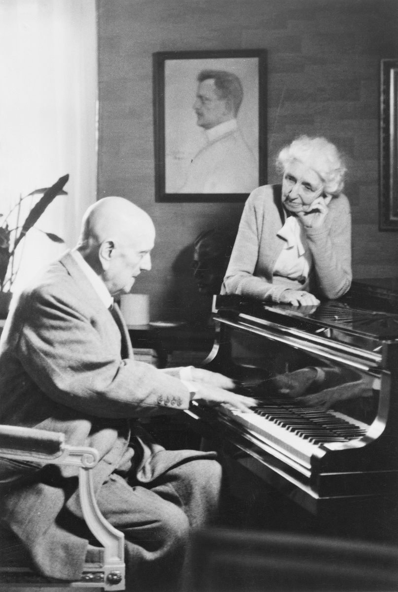 Ян и Айно Сибелиусы у фортепиано (Jean ja Aino Sibelius pianon ääressä)