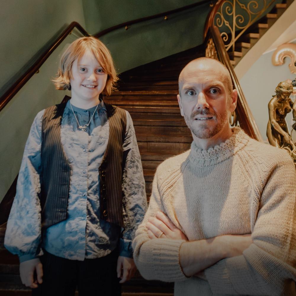 Kesäkirja -elokuvan ohjaaja Charlie McDowell ja näyttelijä Emily Matthews