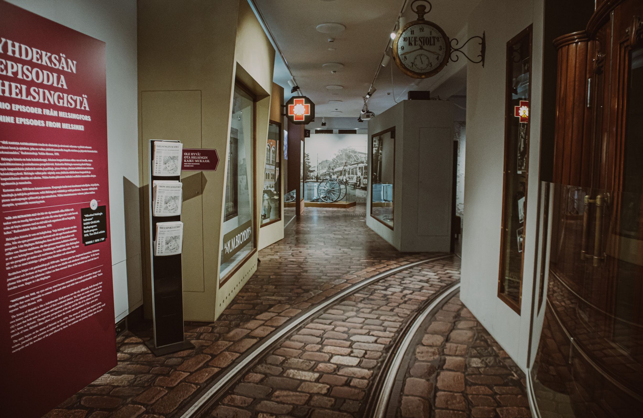 Внутри Городского музея Хельсинки (Helsingin kaupunginmuseon sisällä)