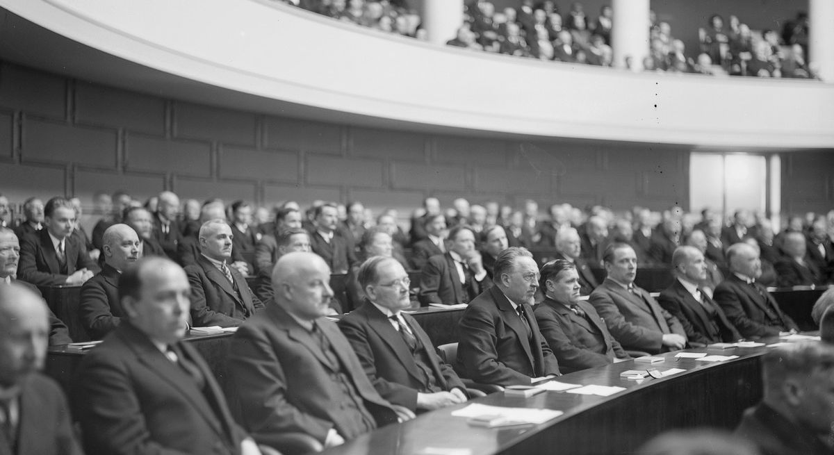 Заседание парламента во время президентских выборов (Presidentinvaalit eduskunnassa)