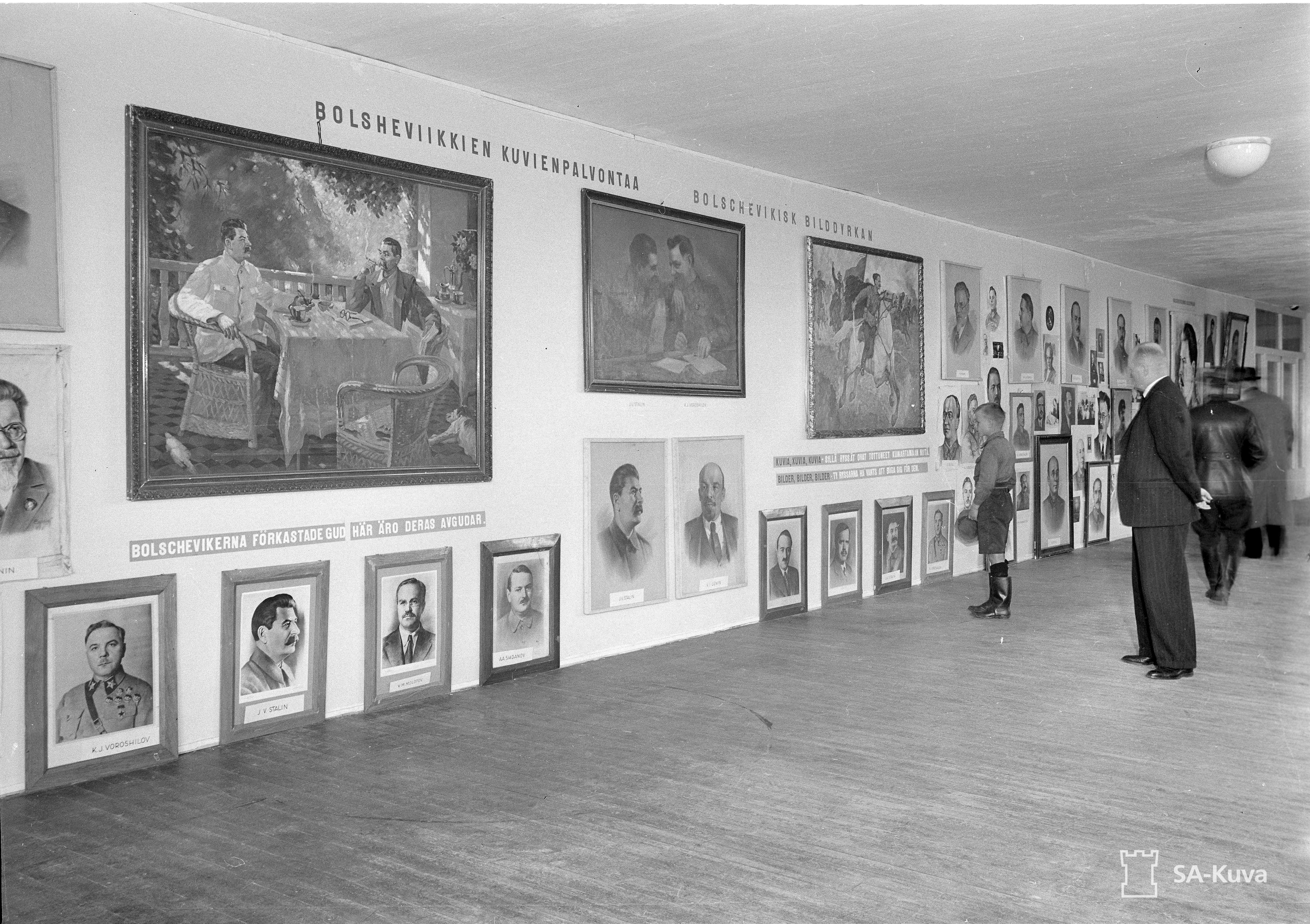 Sotamuistonäyttely Helsingin Messuhallissa vuonna 1941