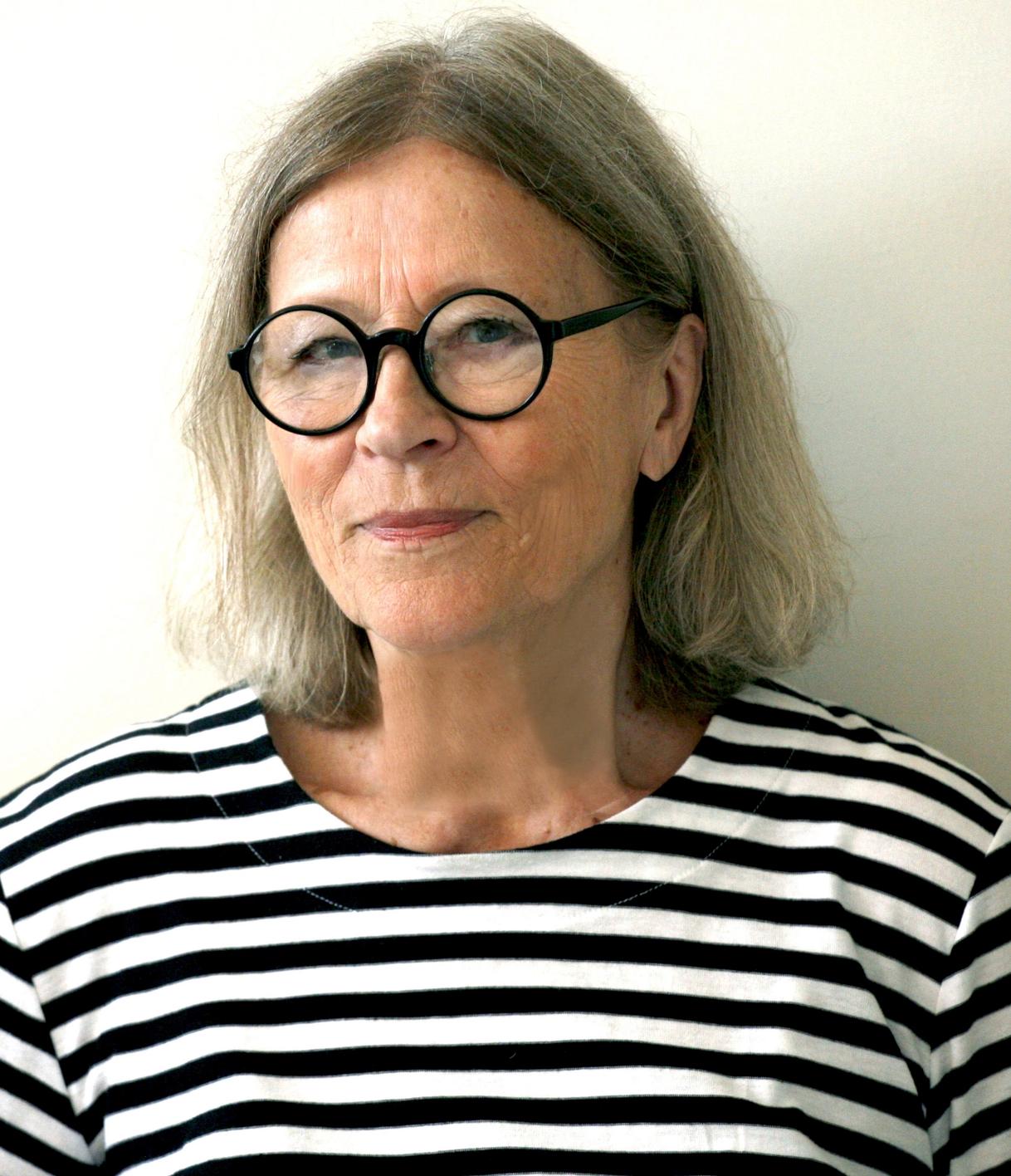 Вуокко Эсколин-Нурмесниеми в полосатой кофте (Vuokko Eskolin-Nurmesniemi raidallisessa paidassa)