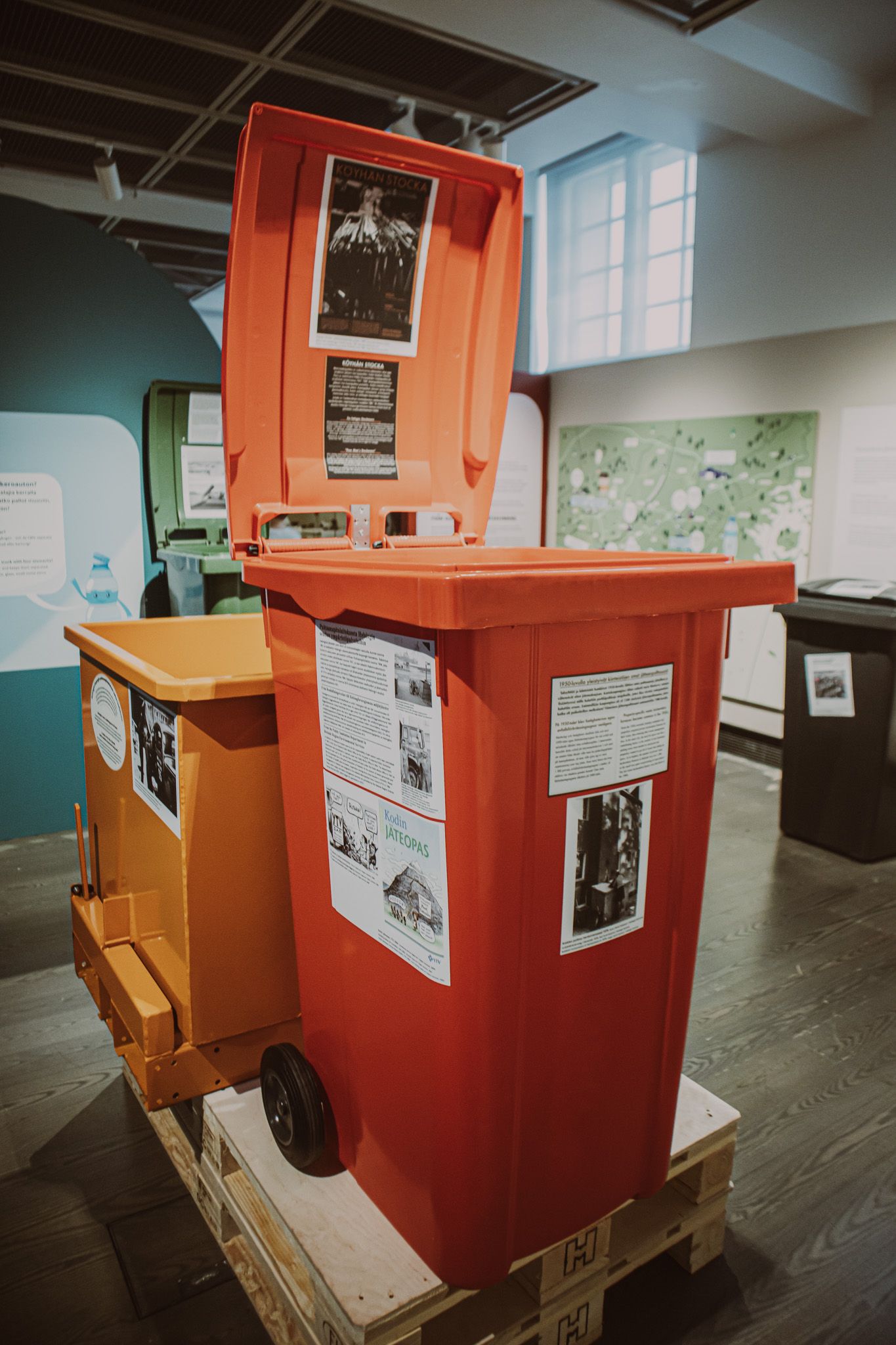 Выставка"Мусор" в Городском музее Хельсинки (Roskaa-näyttely Helsingin kaupunginmuseossa)