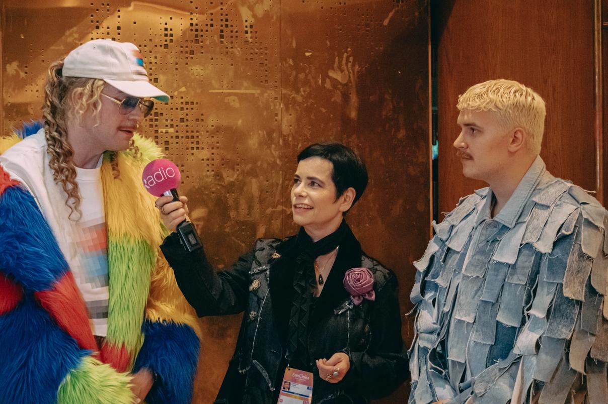 Windows 95Man ja Ruotsin yleisradioyhtiö Sveriges Radion kommentaattori Carolina Norén