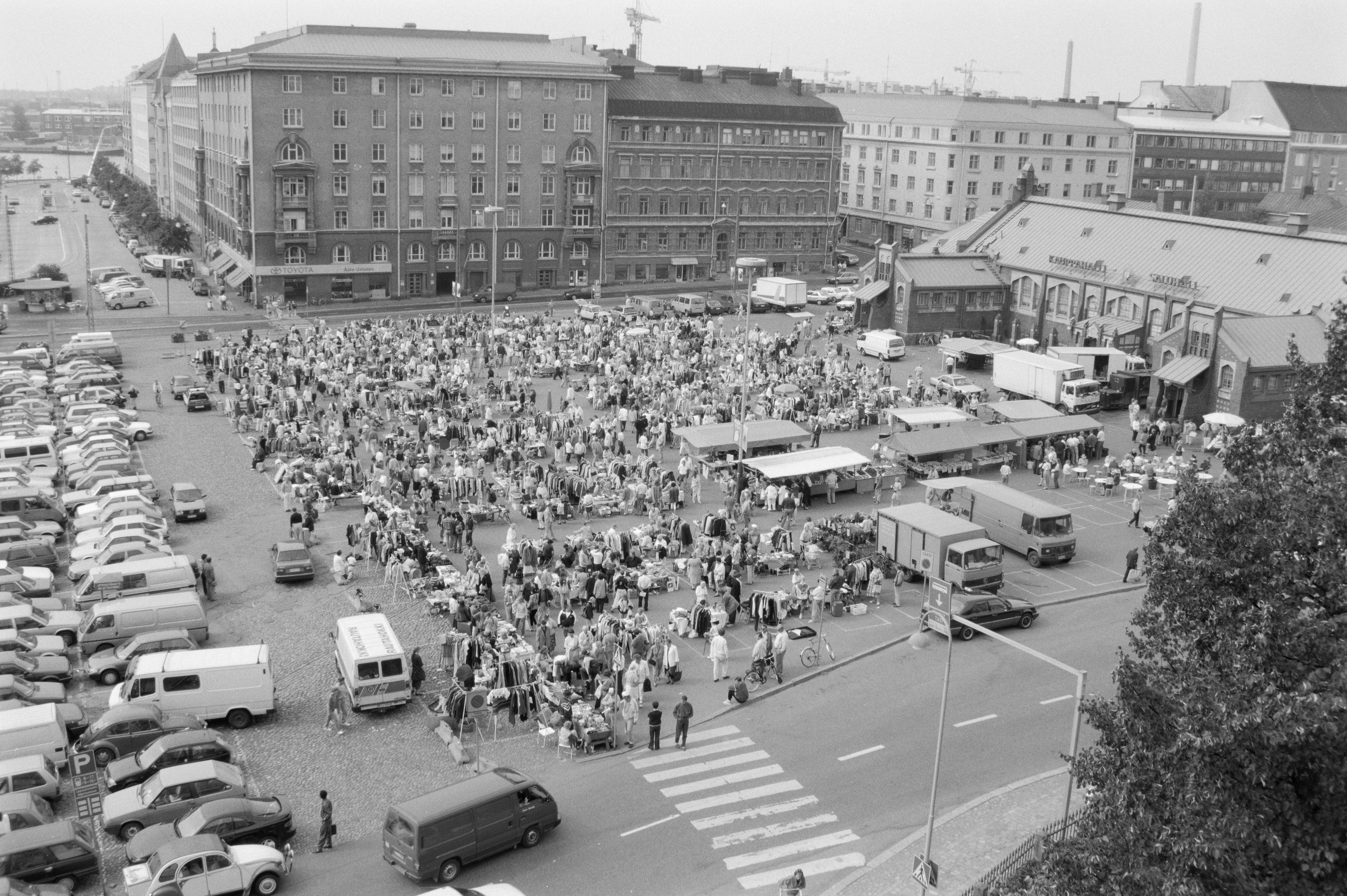 Блошиный рынок Хиеталахти (Hietalahden kirpputori)