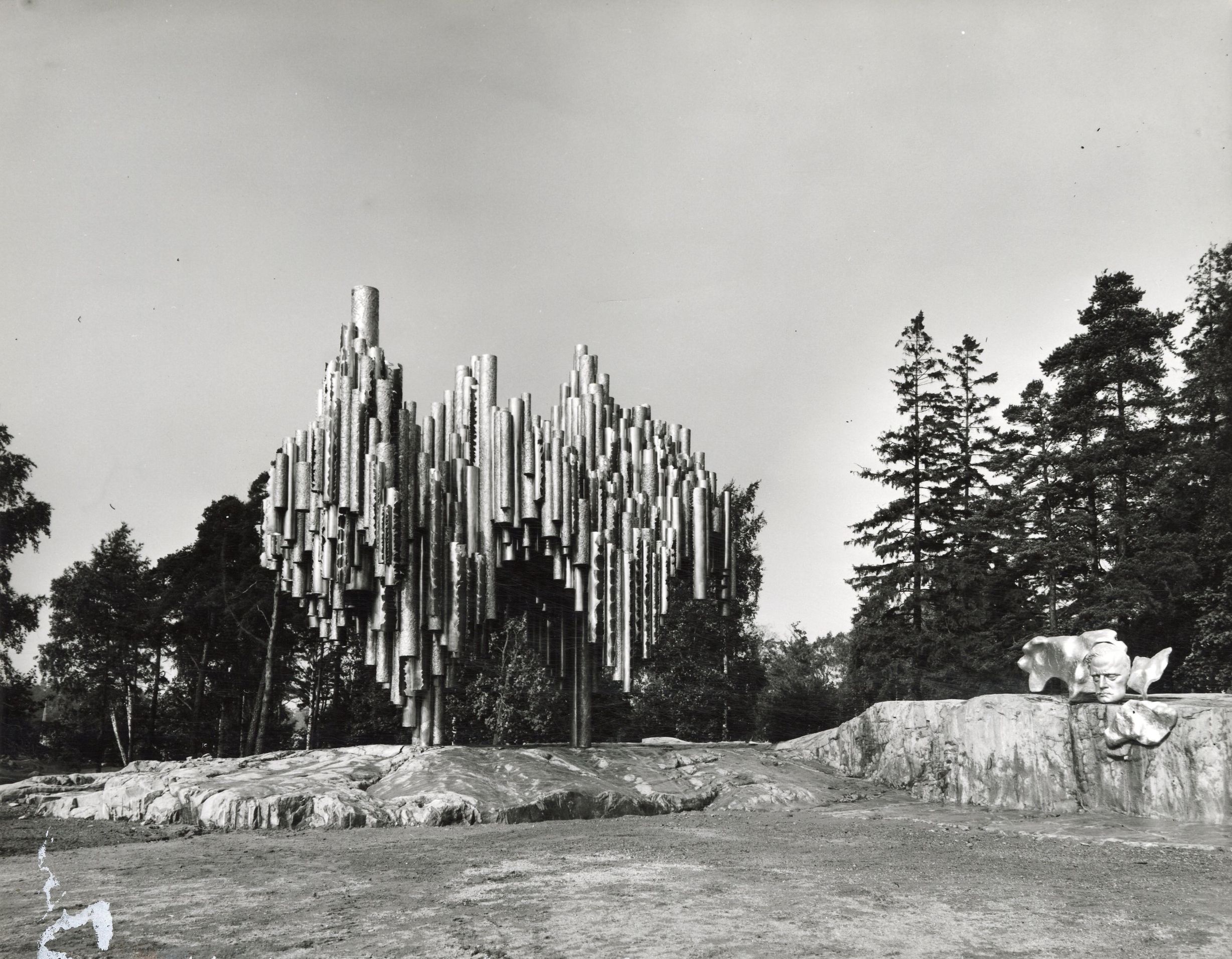 Kuvassa Sibelius-monumentti