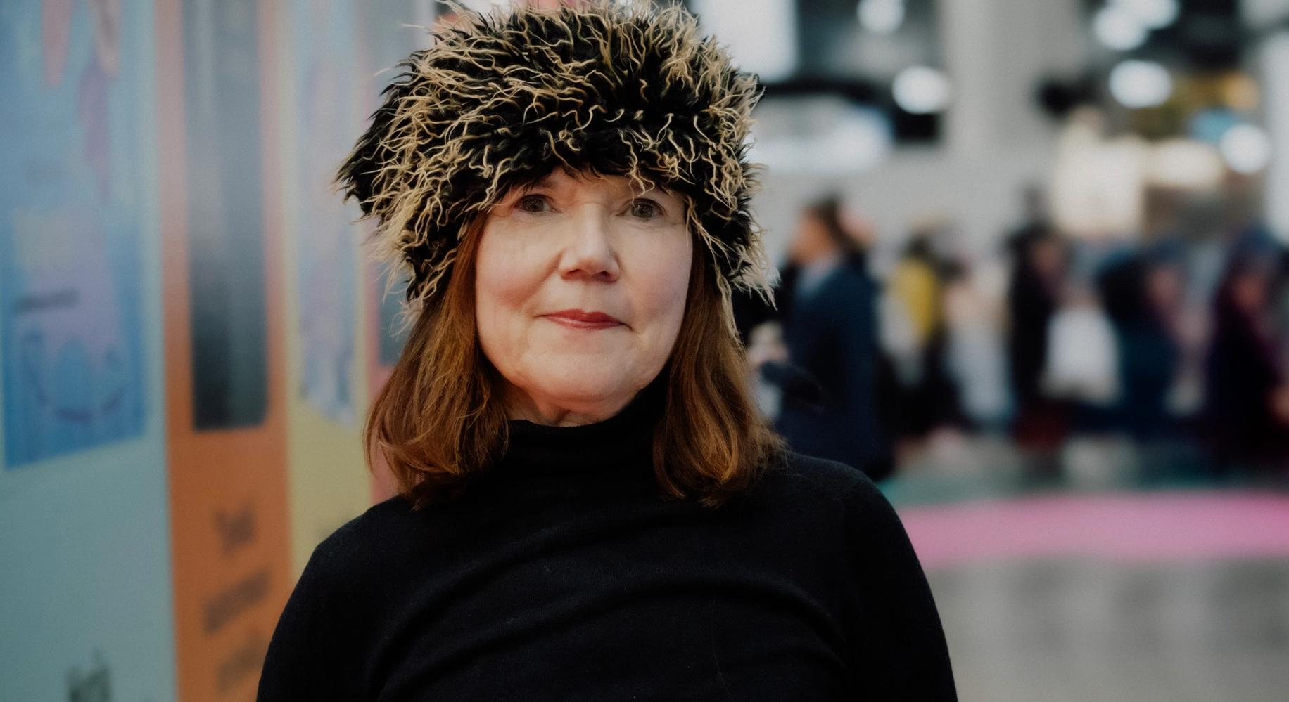 Писательница Роза Ликсом в теплой шапке (Kirjailija Rosa Liksom karvalakki päässä)