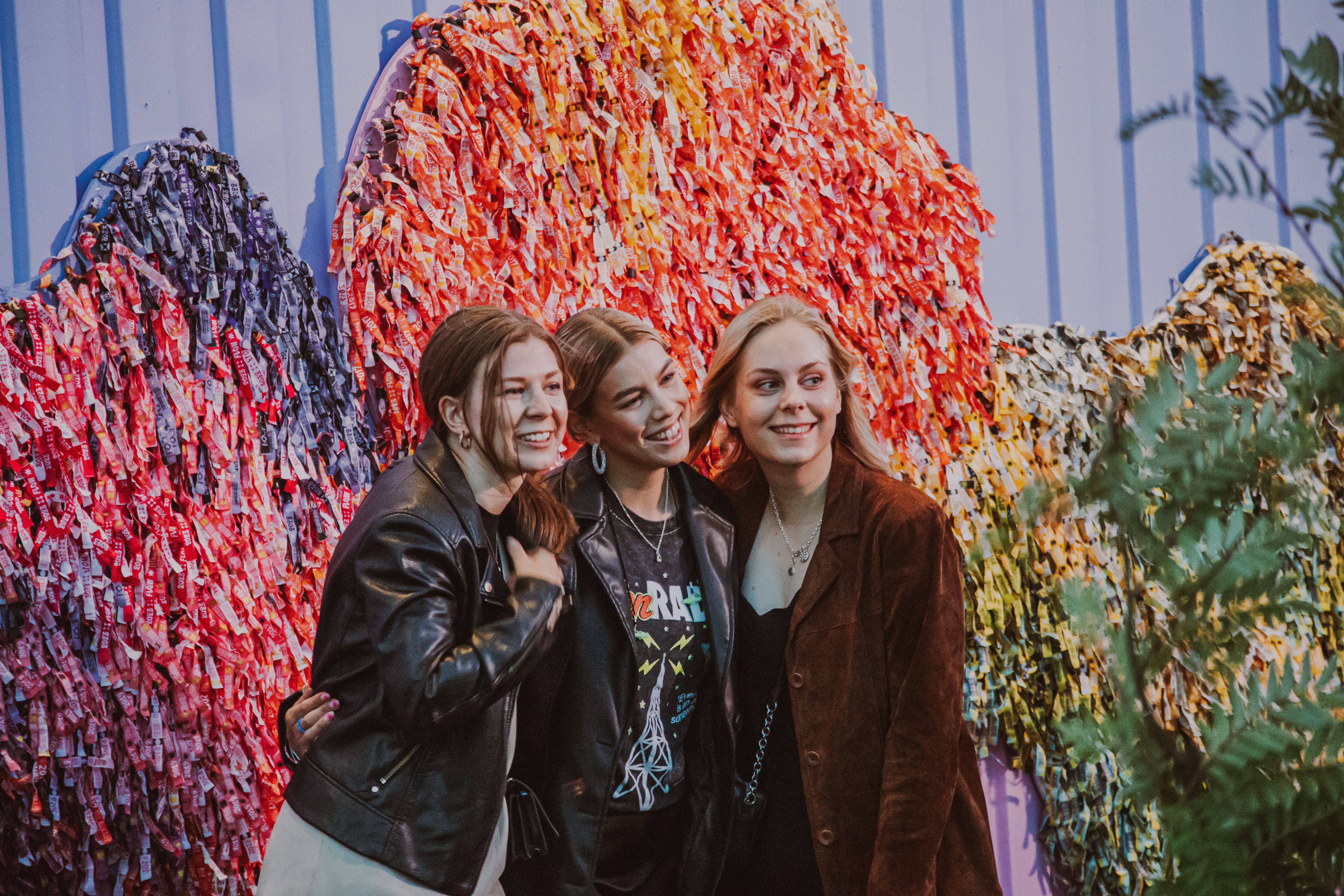 Ihmisiä Flow-festivaalilla Helsingissä