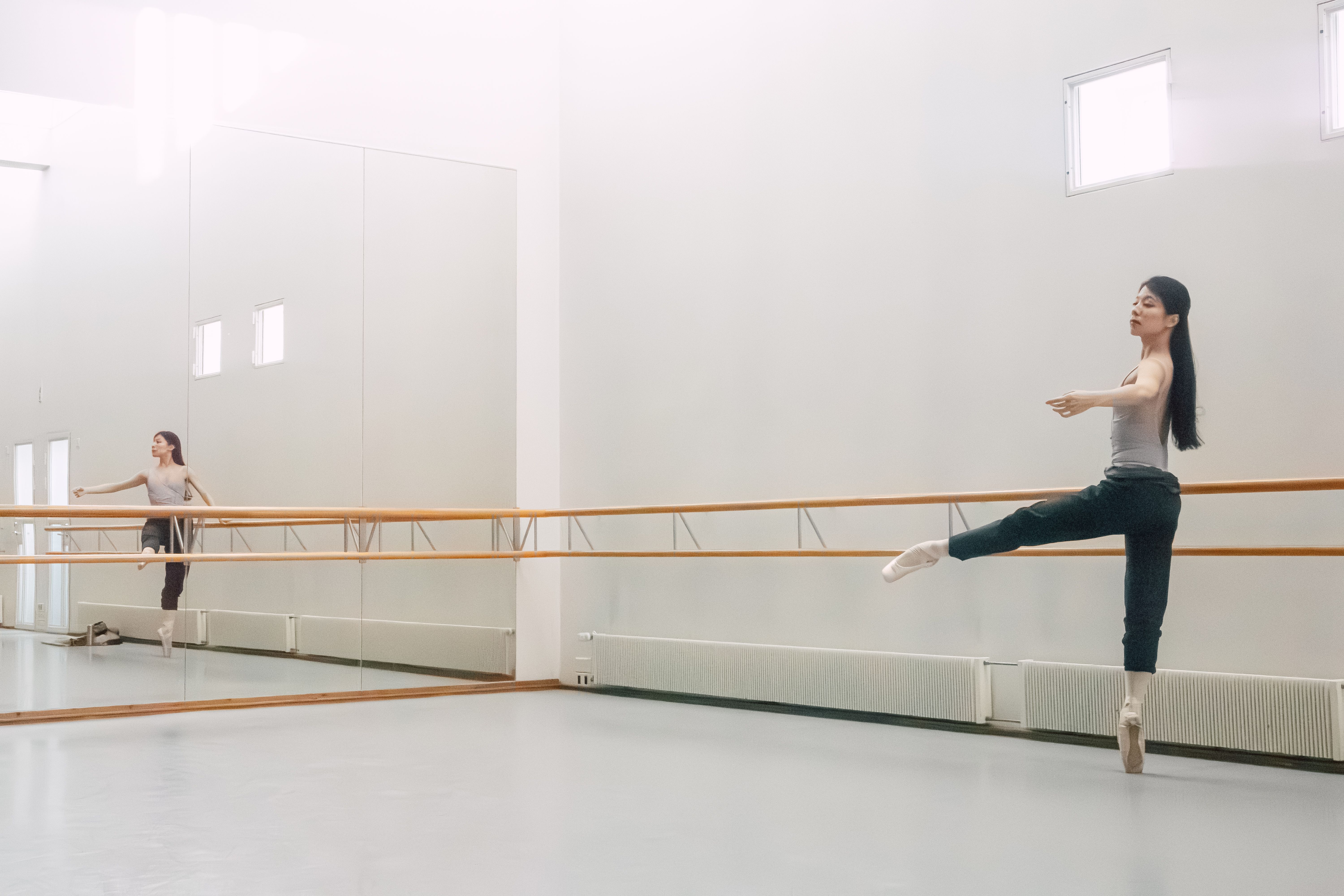 Hanako Matsune harjoittelemassa balettitangolla