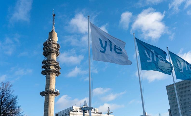 Флаги YLE на флагштоках