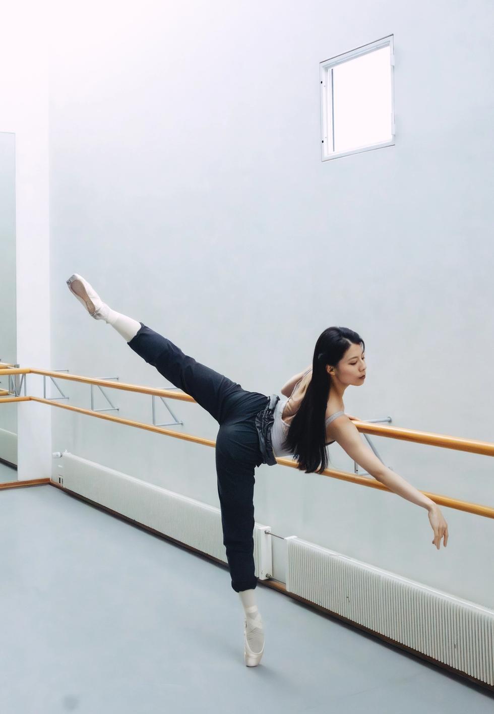 Hanako Matsune harjoittelee balettitangolla