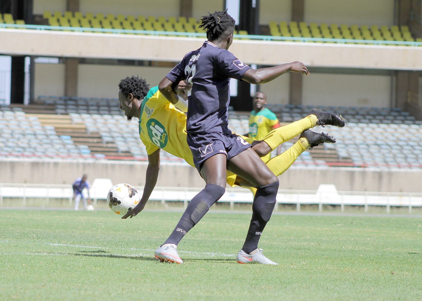 Vihiga United and Mathare United players challenge for the ball in a SportPesa Premier League match at Kasarani