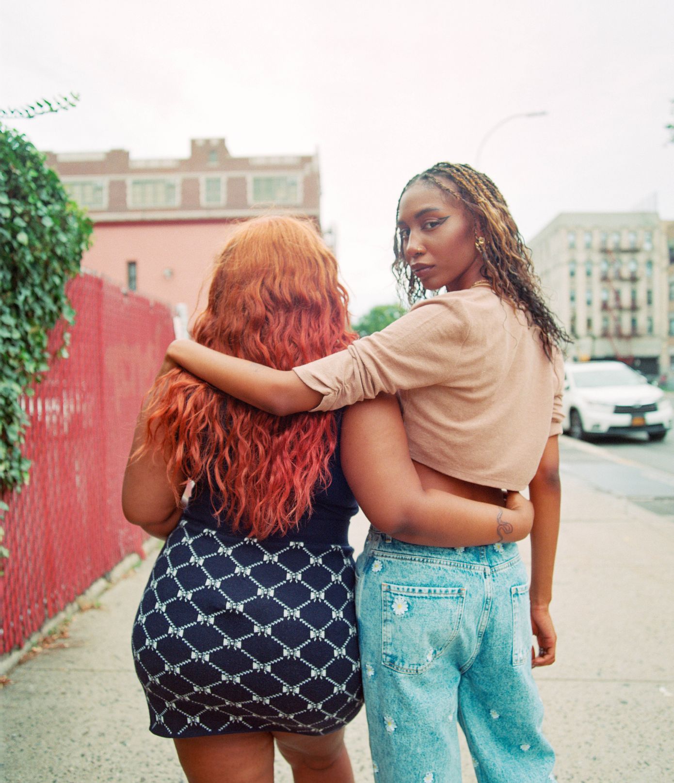 two sisters with their ephemeral temporary tattoos