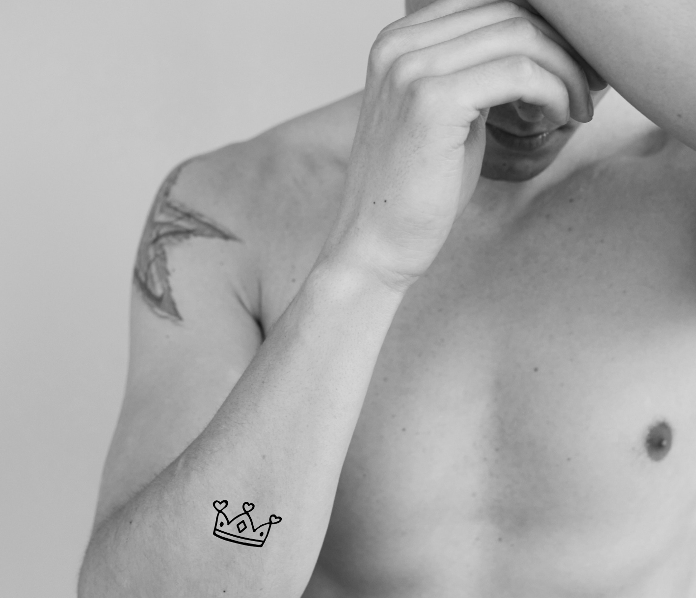 40 Glorious Crown Tattoos and Meanings