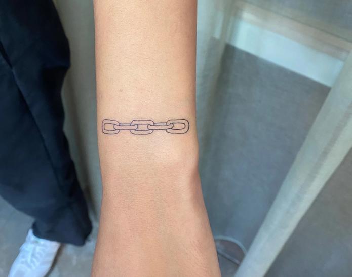 ephemeral temporary tattoo simple line design for women chain wrist