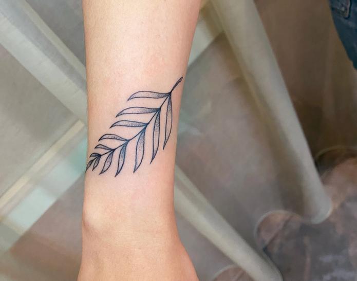 large ephemeral statement temporary tattoo idea of a leaf with shading