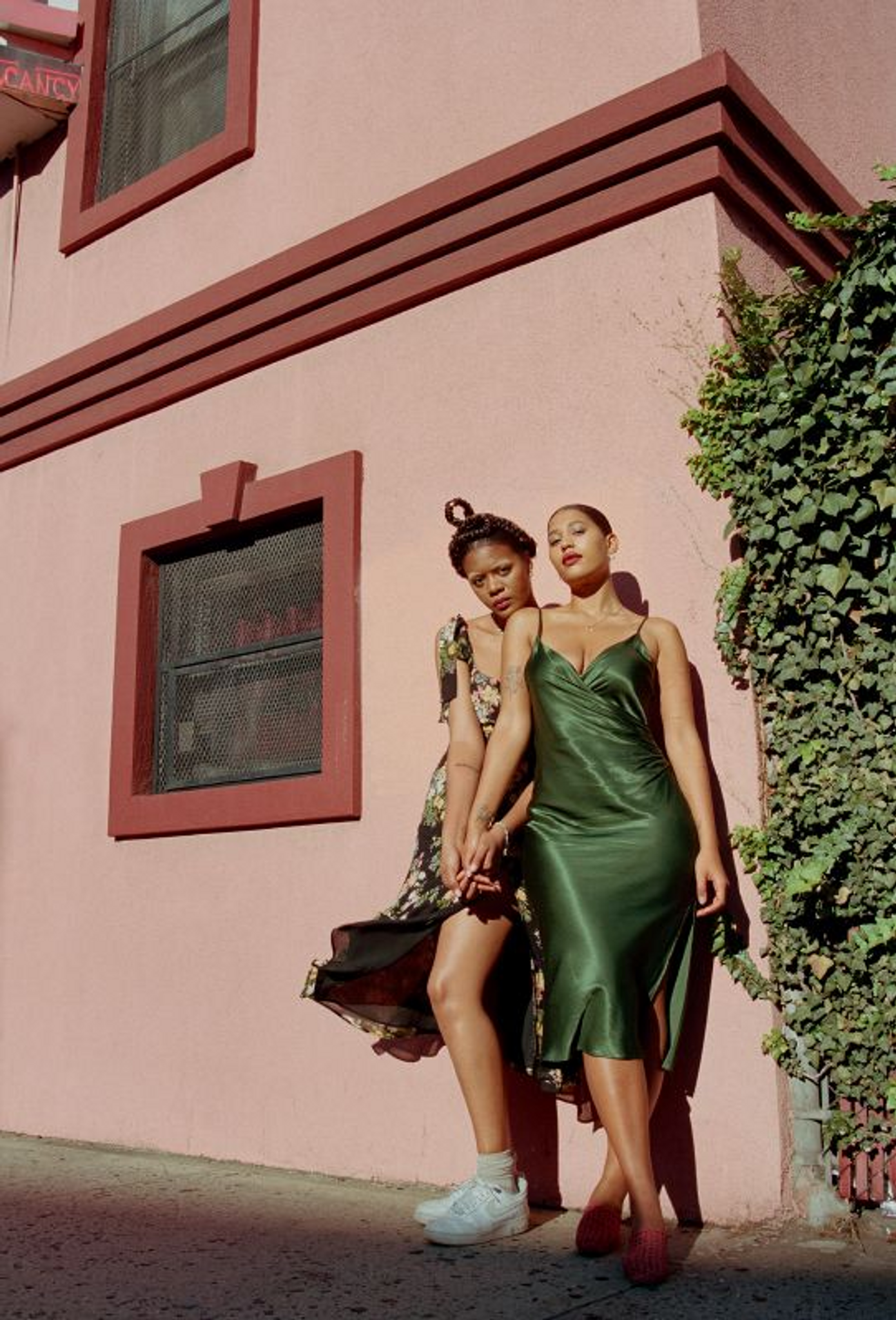 2 women
