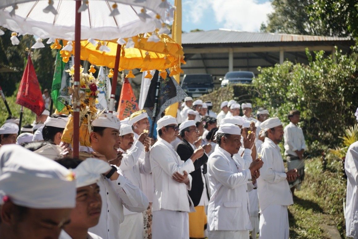 Menyusuri Jejak Pujawali Purnama di Munduk antara Sakralitas dan Kebersamaan