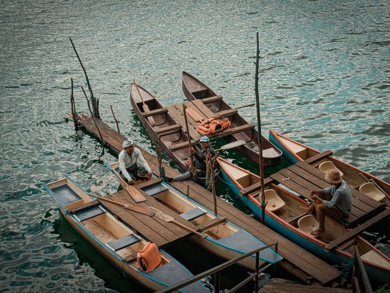 Danau Tamblingan dengan Kapal