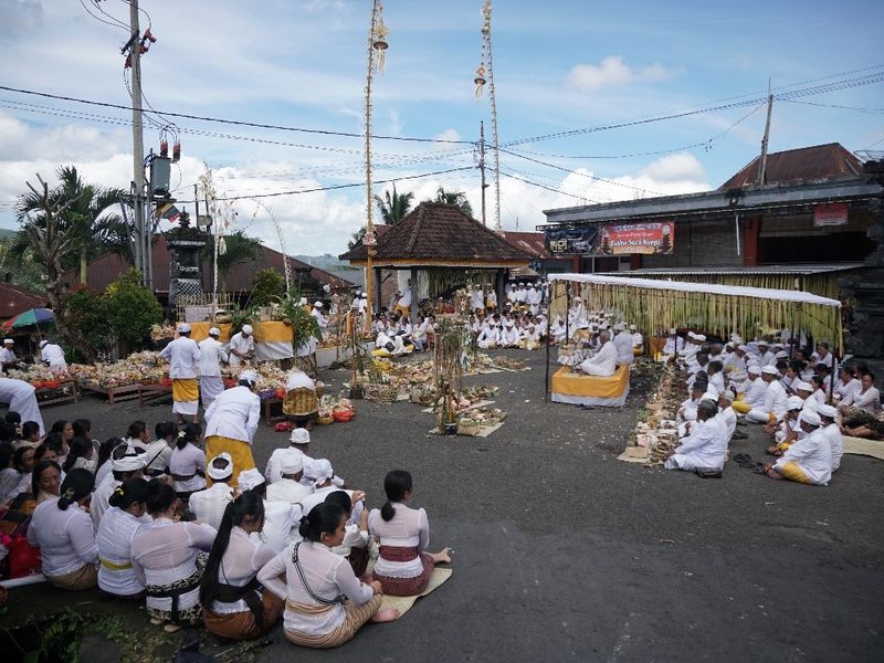 Ritual Karya Alilitan Adat Dalem Tamblingan