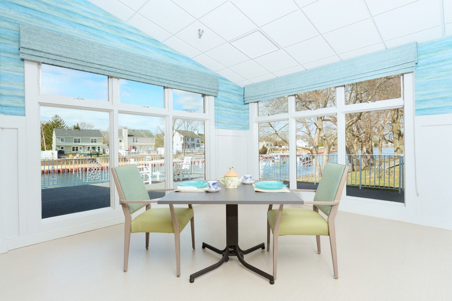 Crest Pointe NJ nursing home dining room